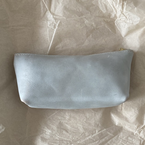 Portland Leather Utility Bag - Picture 2 of 7